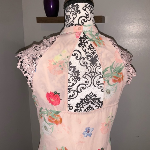 Express lace sleeve blouse. - Picture 3 of 3